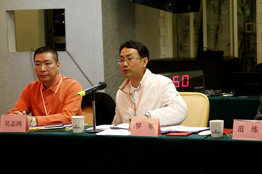 圖為：政府部門代表在聽證會(huì)上發(fā)表意見