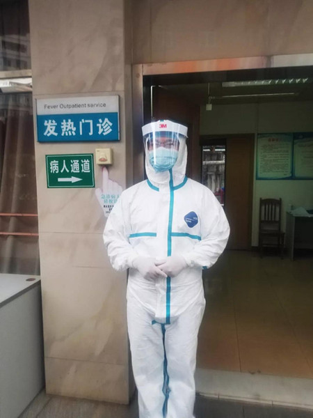 市中心醫(yī)院鄧碩博士主動請纓.jpg