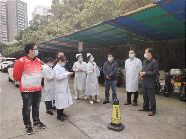 第三人民醫(yī)院黨委、領導班子節(jié)日期間每天在崗帶班，深入各臨床科室、門診醫(yī)技部門檢查新型冠狀病毒感染的肺炎防控工作.jpg