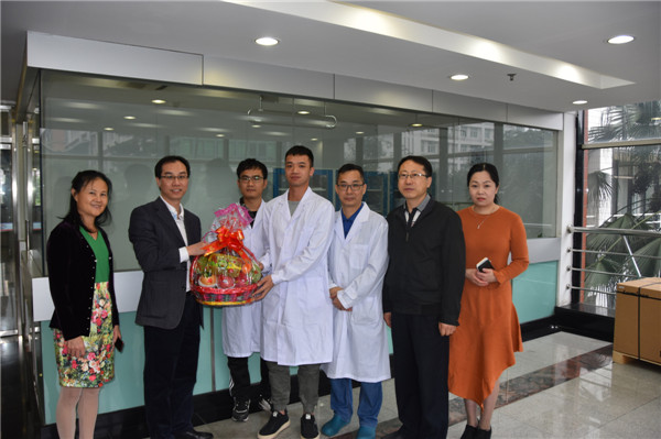 市疾控中心黨政領導春節(jié)期間慰問在崗干部職工.jpg