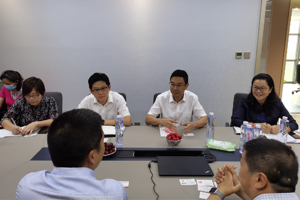 0611到清華科技園拜訪清華大學(xué)國(guó)際關(guān)系研究院一帶一路研究中心商談大數(shù)據(jù)產(chǎn)業(yè)基地合作事宜.jpg