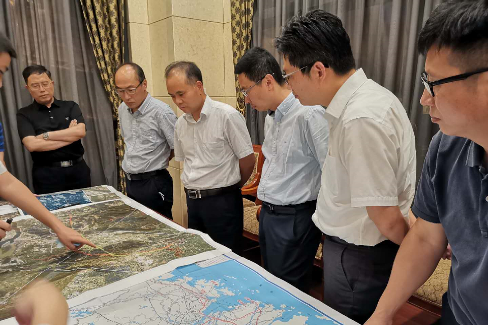 0612許曉雄常務(wù)副市長(zhǎng)帶隊(duì)到福建漳州與國(guó)鐵集團(tuán)鑒定中心、省發(fā)改委領(lǐng)導(dǎo)溝通珠江肇高鐵江門(mén)境內(nèi)線站位方案，爭(zhēng)取項(xiàng)目引入江門(mén)站.jpg