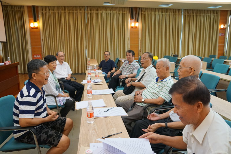 3、分組討論，離退休黨支部審議校黨委工作報(bào)告和紀(jì)委工作報(bào)告_縮小大小.JPG