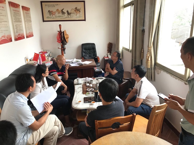 走訪棠下五洞村委員會(huì)，與五洞村黨總支成員開展座談會(huì)，面對(duì)面交流黨建工作情況，探討牛肉節(jié)技能競(jìng)賽項(xiàng)目.jpg