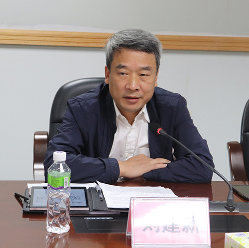 201026立足主責(zé)主業(yè)，江門市自然資源局黨組理論學(xué)習(xí)中心組深入學(xué)習(xí)貫徹習(xí)近平總書記出席深圳經(jīng)濟(jì)特區(qū)建立40周年慶祝大會(huì)和視察廣東重要講話、重要指示精神 (3).jpg
