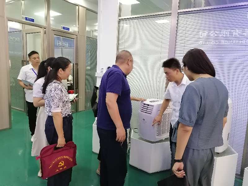 7、到江海區(qū)寶士制冷電器公司開展校企合作.jpg