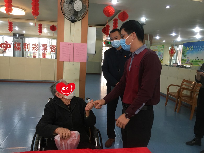 1 黃局帶隊慰問.jpg