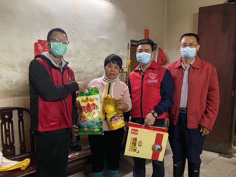 聯(lián)合社區(qū)慰問文雙妹.jpg