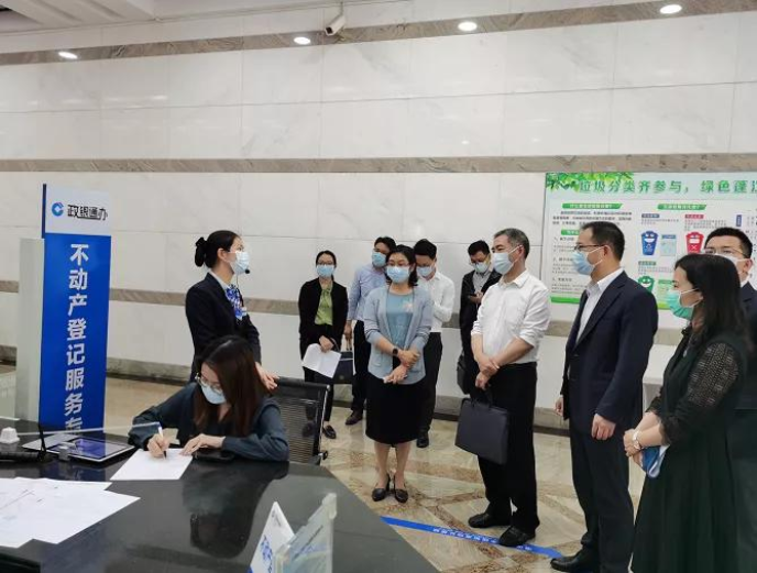 省政務(wù)服務(wù)數(shù)據(jù)管理局調(diào)研我市政務(wù)服務(wù)一體機(jī)建設(shè)運(yùn)營(yíng)情況——促進(jìn)自助服務(wù)泛在普惠品質(zhì)提升