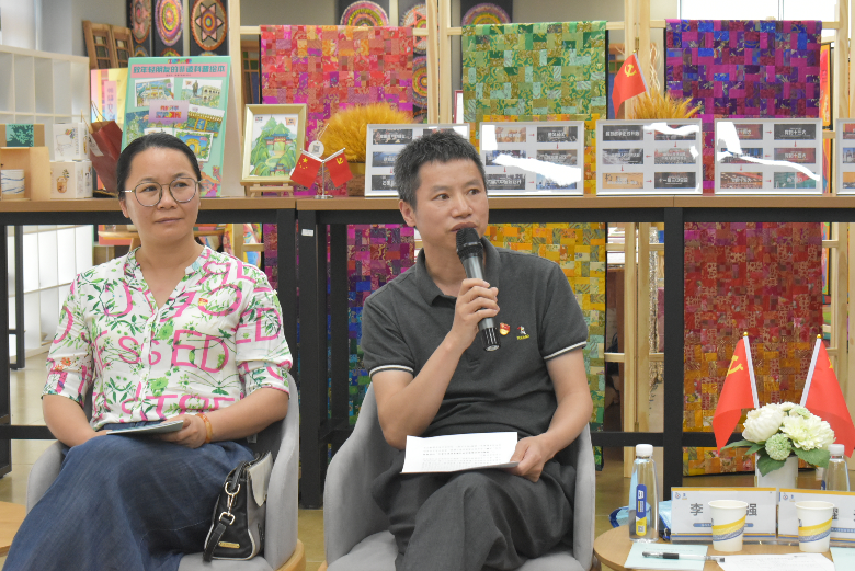 相片3、市就業(yè)中心黨支部紀檢委員李文強同志談觀看體會.JPG