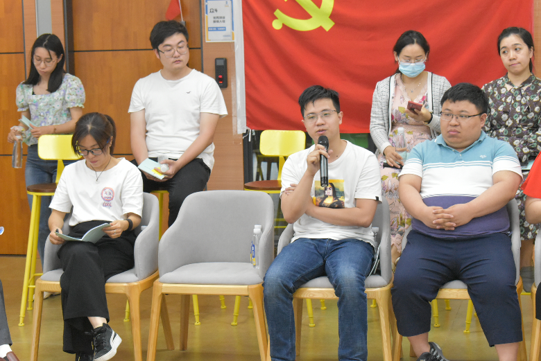 相片6、雙創(chuàng)園港澳青年代表蒂卡歐智能衛(wèi)浴項目負責人李梓浩談觀后感和創(chuàng)業(yè)分享.JPG