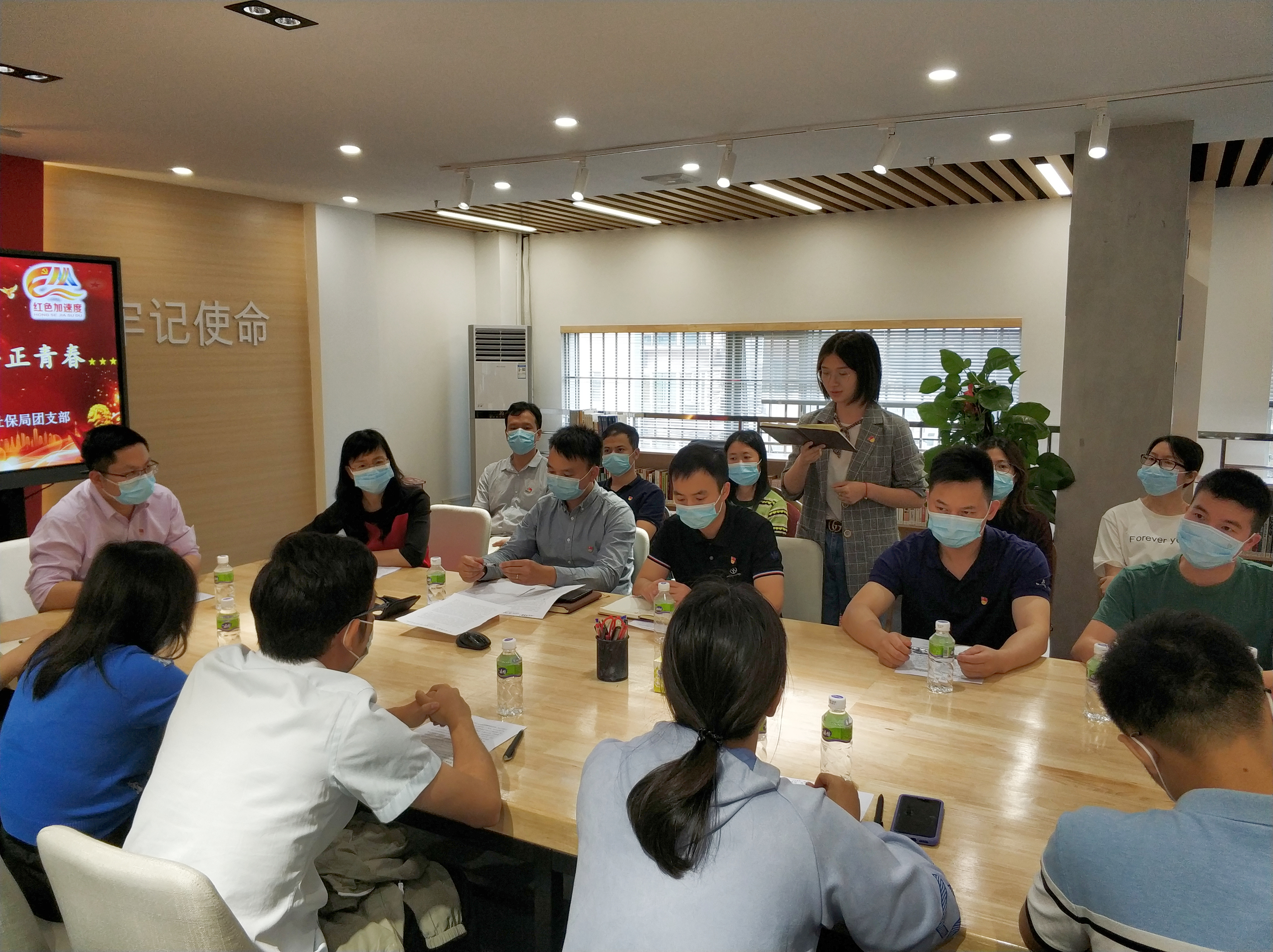 圖3：各位青年代表暢所欲言.jpg