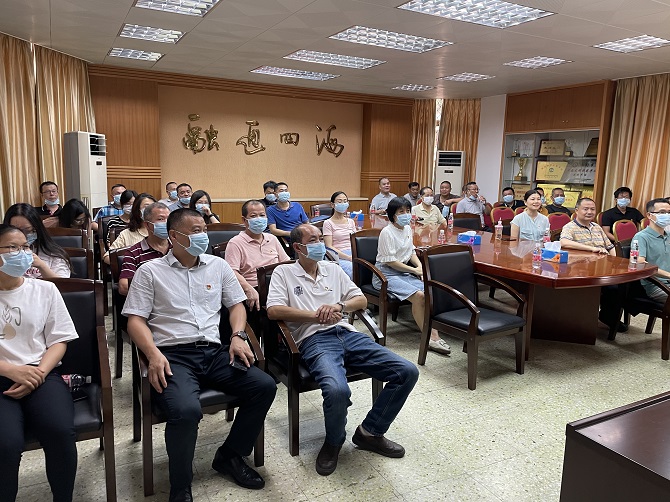 觀看電影.jpg