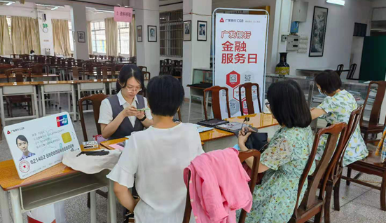 社保卡服務(wù)“下鄉(xiāng)鎮(zhèn)、進(jìn)企業(yè)、入校園”.png