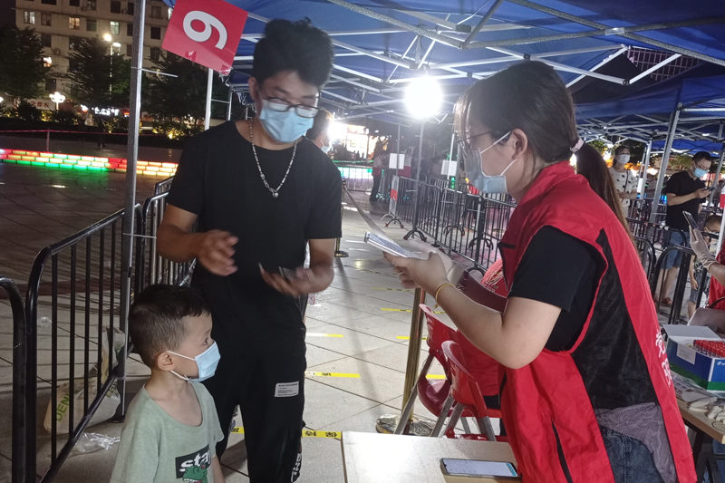 大規(guī)模核酸義工（浩麗1）.jpg