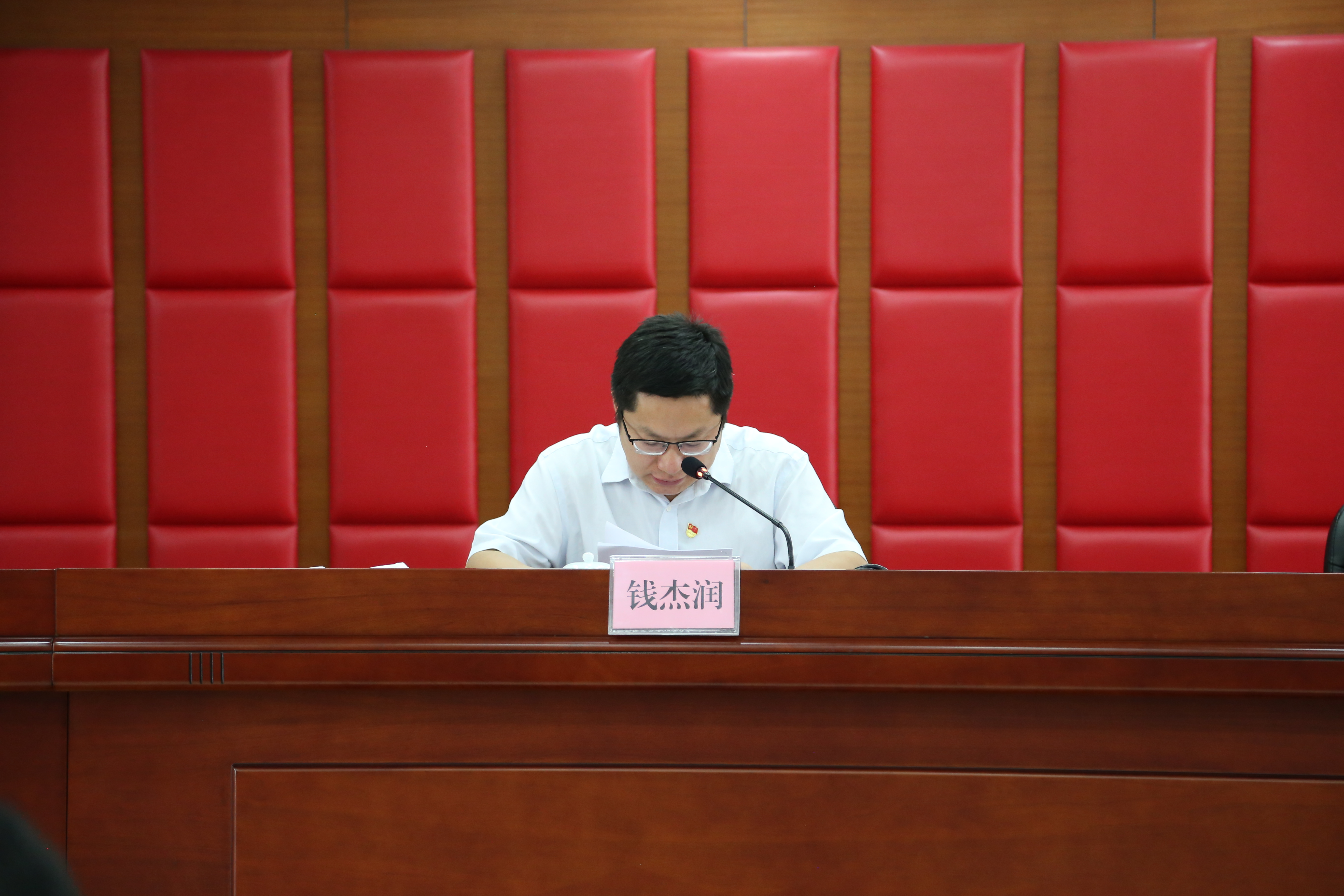 錢(qián)杰潤(rùn)同志匯報(bào)開(kāi)展黨史學(xué)習(xí)教育情況.JPG
