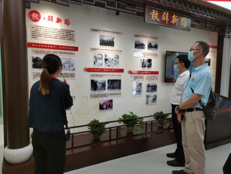 210702開(kāi)展“尋紅色印跡 訪(fǎng)美麗鄉(xiāng)村”主題黨日活動(dòng) (4).jpg