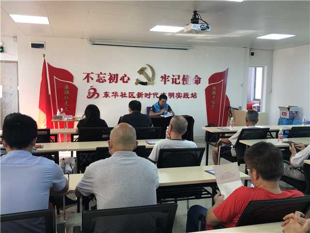 社區(qū)李勇光書記講黨課.jpg