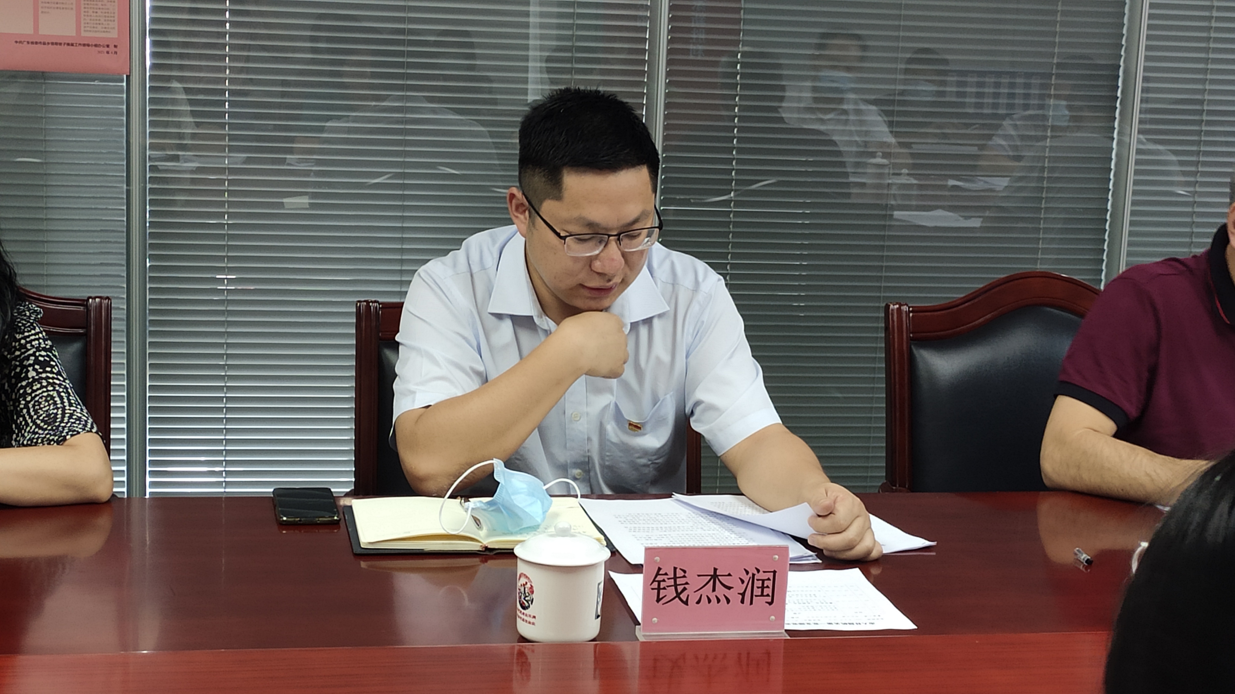 局黨組書記、局長錢杰潤以普通黨員身份參加專題組織生活會并作專題黨課.jpg