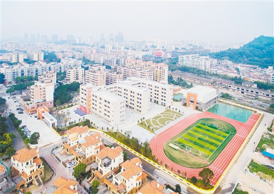 天鵝灣小學。胡晴晴攝
