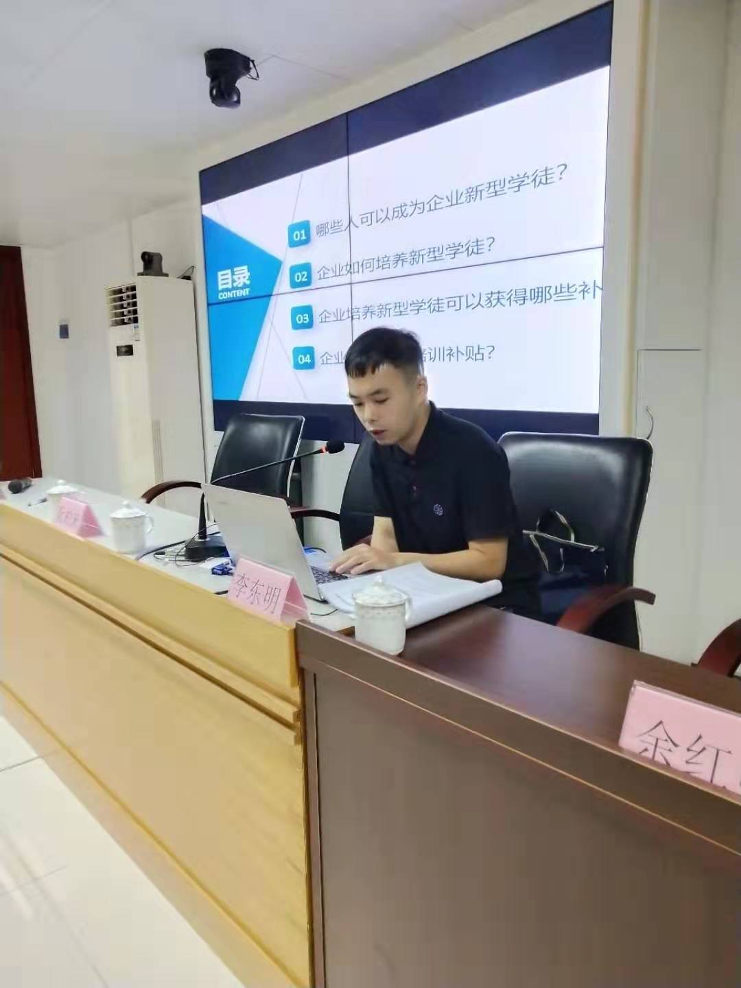 圖注：李東明宣傳政策工作照.jpg