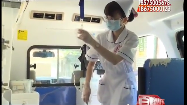 圖六：臺(tái)山市上川島衛(wèi)生院“三支一扶”志愿者曾慧茹出診中.png