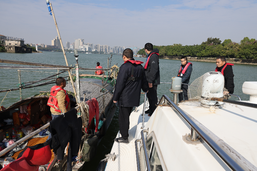 圖6（2021年12月30日市海洋綜合執(zhí)法支隊開展執(zhí)法巡查行動）.jpg