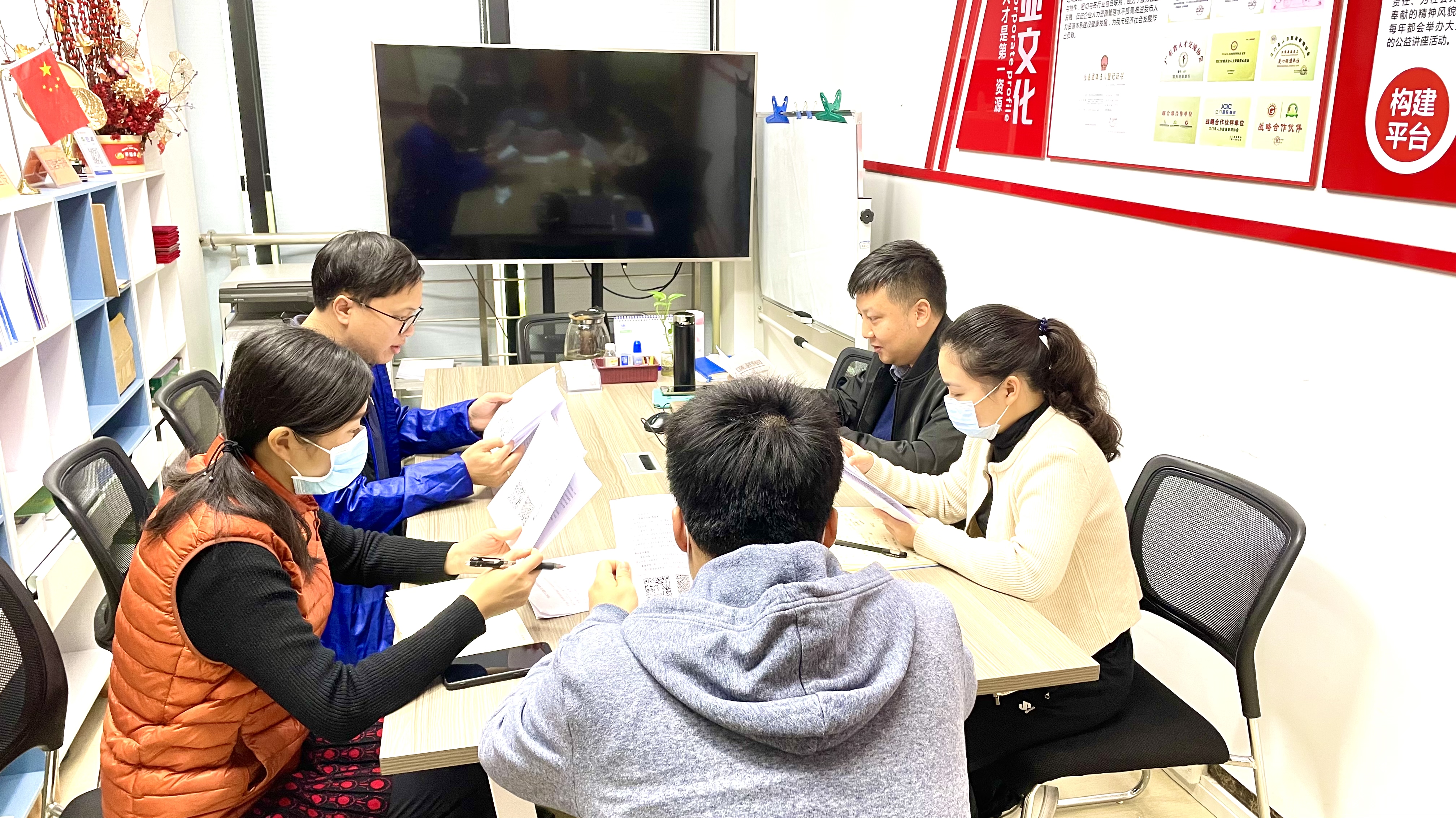 與企業(yè)座談交流.jpg