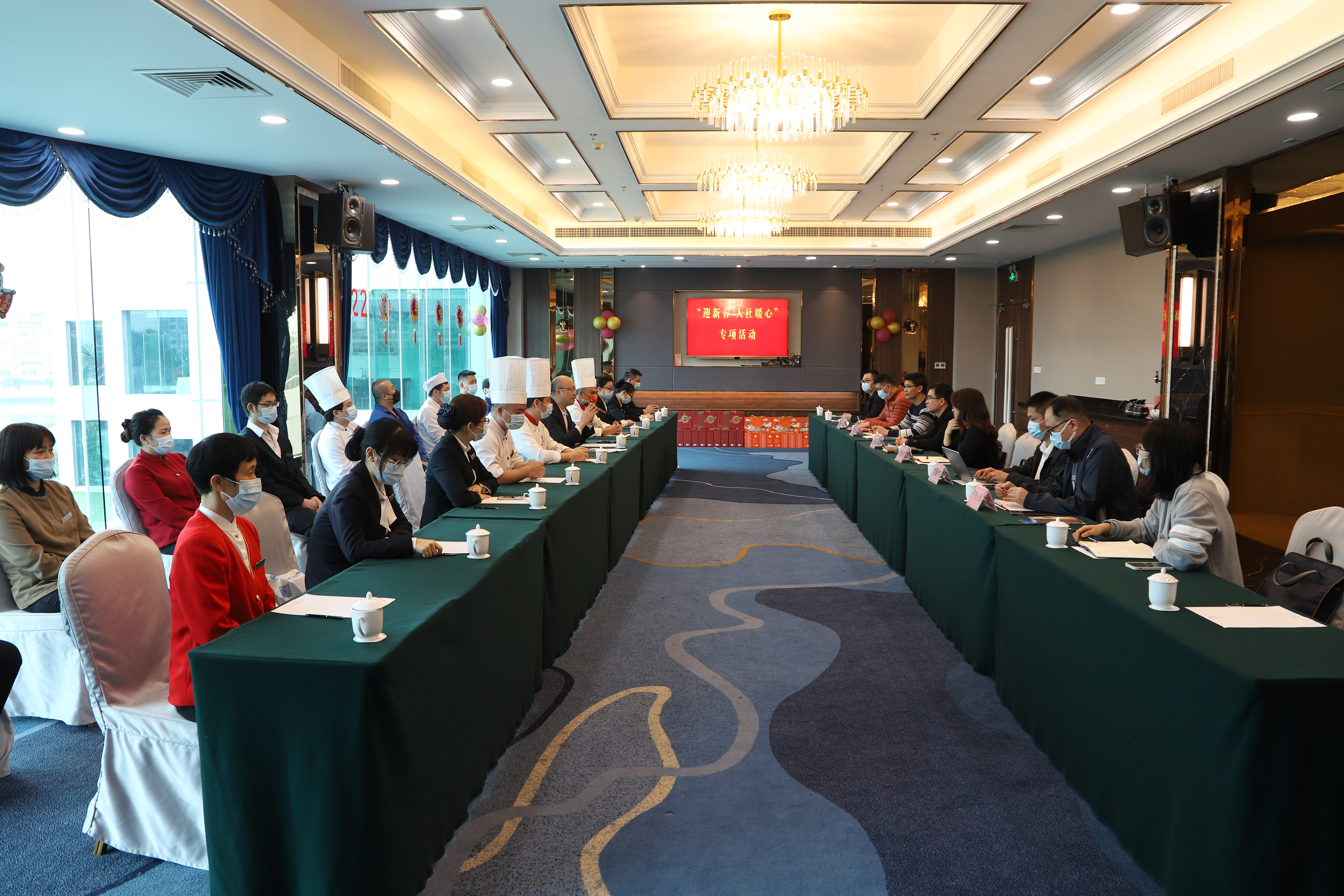 相片三、與潭江半島酒店異地務工人員座談.jpg