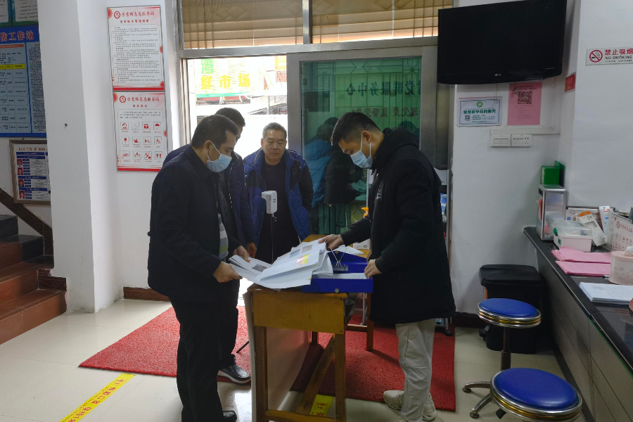 圖1（2月20日汪炳康帶隊到臺山市督導(dǎo)檢查漁船回港避風(fēng)、疫情防控、養(yǎng)殖防凍等情況。）.jpg