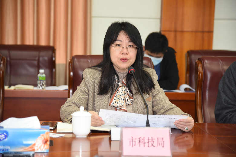 市科技局匯報我市2021年生物醫(yī)藥產(chǎn)業(yè)鏈培育工作情況.JPG