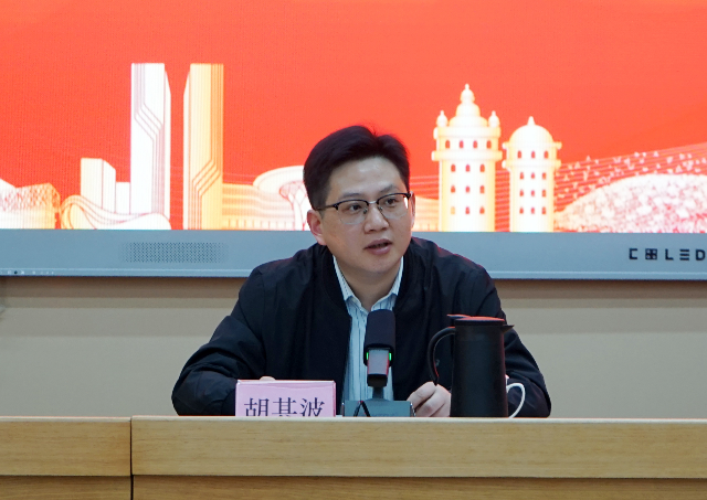 其波同志發(fā)言圖片.JPG
