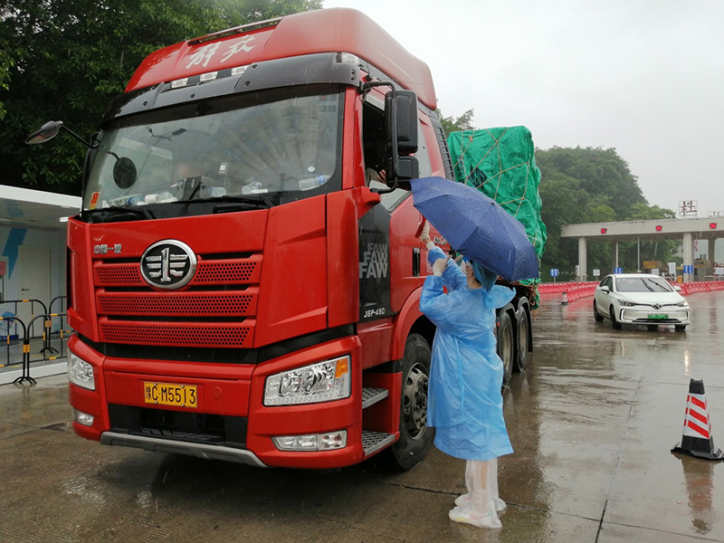 220518江門(mén)市自然資源局黨員干部沖鋒在前防汛、抗疫兩手抓、兩手硬 (2).jpg