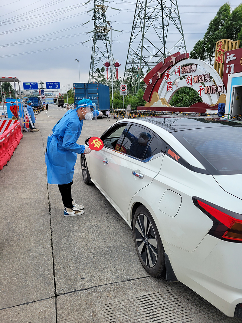 220518江門(mén)市自然資源局黨員干部沖鋒在前防汛、抗疫兩手抓、兩手硬 (3).jpg