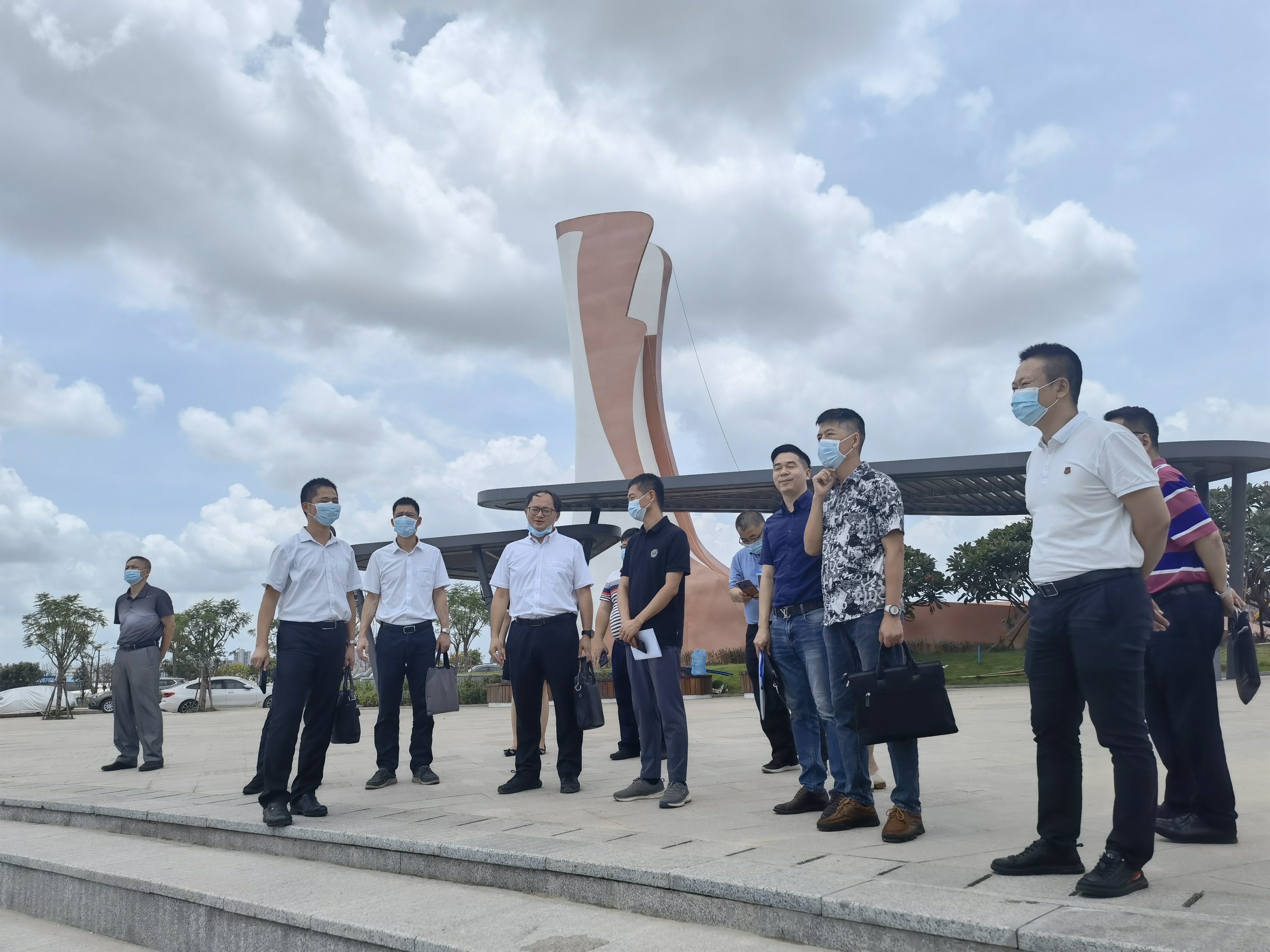 實(shí)地調(diào)研項(xiàng)目情況.jpg
