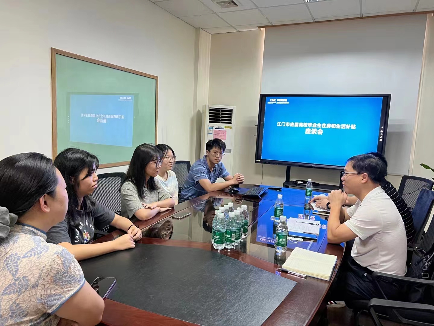 在新會(huì)中集現(xiàn)場(chǎng)座談會(huì).jpg