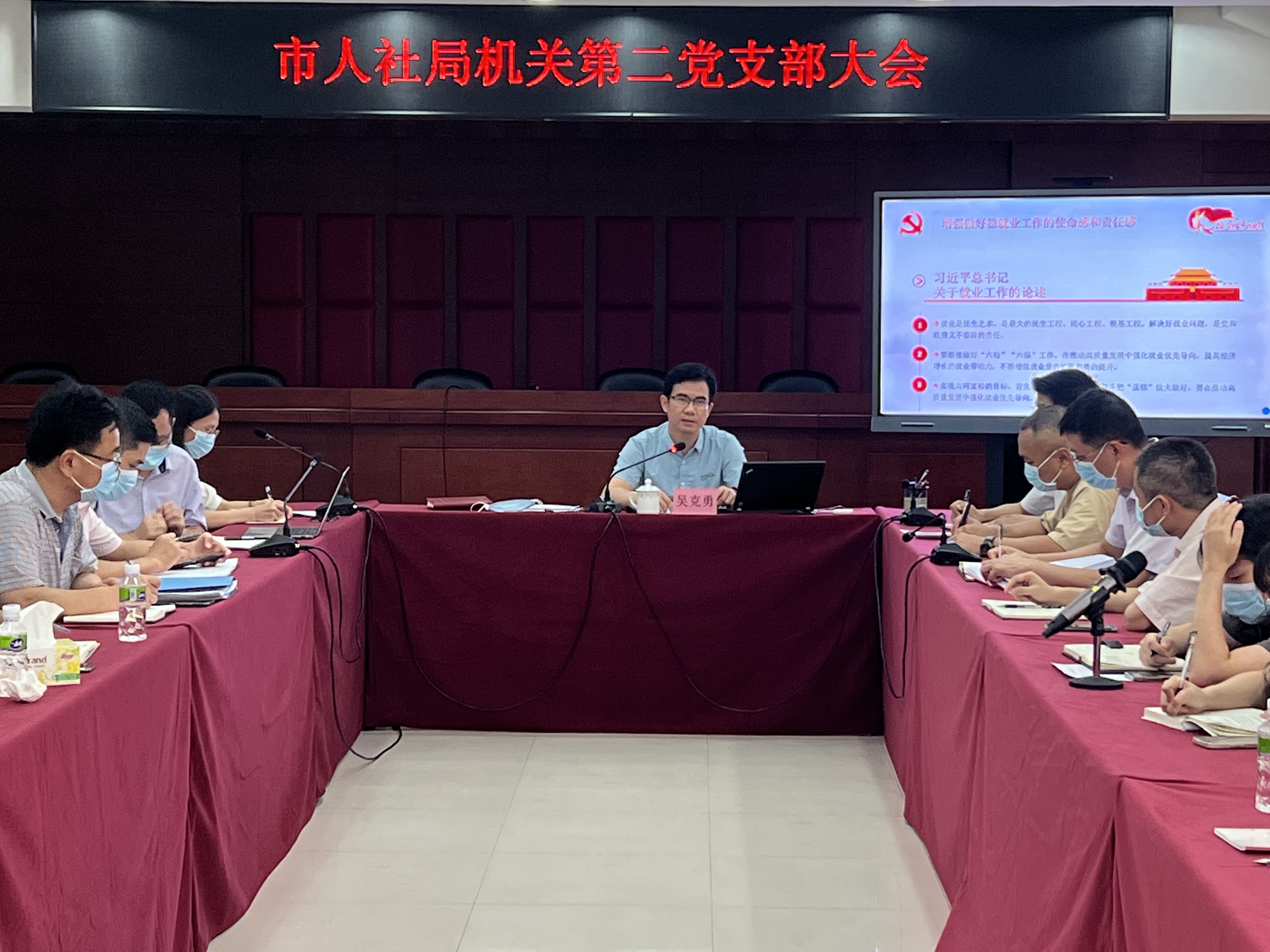 吳克勇同志作黨課輔導.jpg