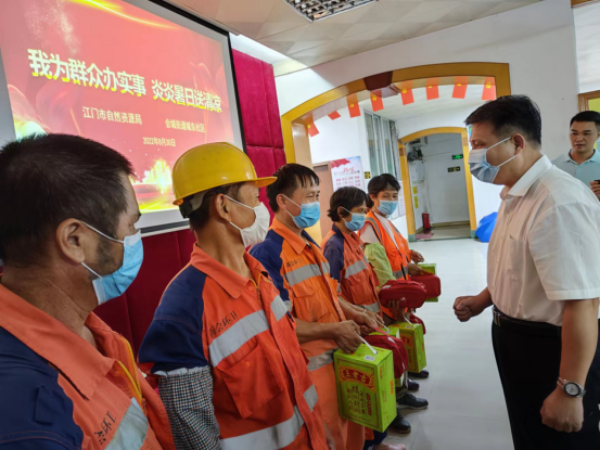 220902文明城市創(chuàng)建永遠在路上丨市自然資源局黨組書記楊海泉督導文明城市創(chuàng)建工作時強調(diào)：踐行生態(tài)文明 堅持以人為本 (3).png