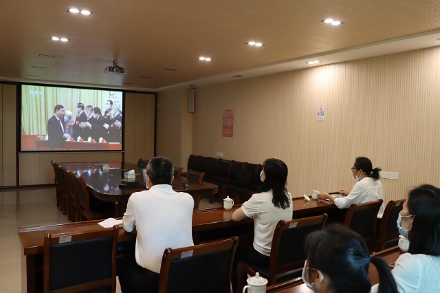 市醫(yī)保局全體干部集中收聽(tīng)收看黨的二十大開(kāi)幕盛況4.jpg