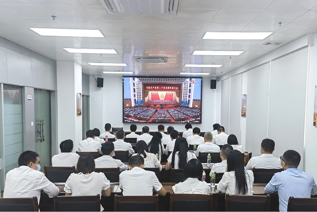 市醫(yī)保局全體干部集中收聽(tīng)收看黨的二十大開(kāi)幕盛況1.jpg
