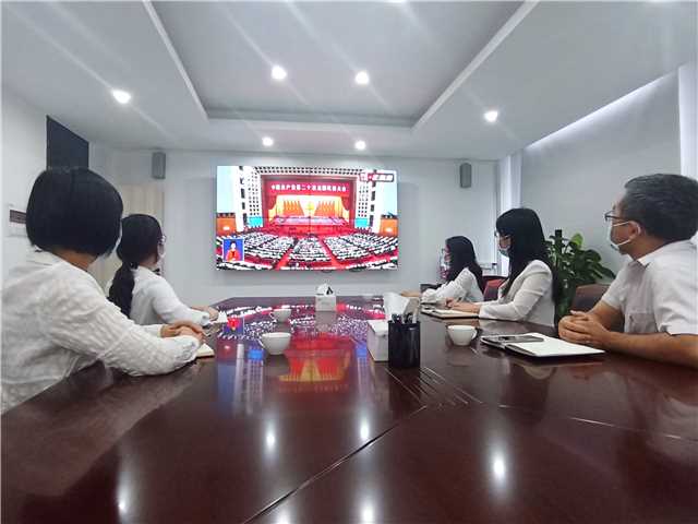 市醫(yī)保局全體干部集中收聽(tīng)收看黨的二十大開(kāi)幕盛況5.jpg