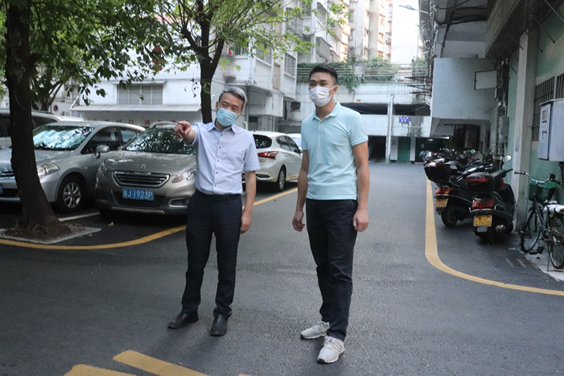 221025江門市自然資源局局長(zhǎng)劉建新率隊(duì)到新會(huì)區(qū)城東社區(qū)督導(dǎo)文明城市創(chuàng)建工作 (1).jpg