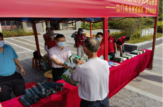 221117賡續(xù)革命精神 用實(shí)際行動將二十大精神落到實(shí)處 (2).png