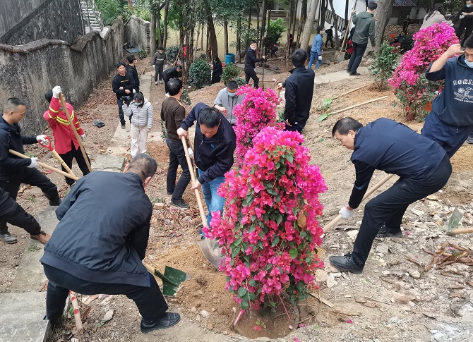 植樹現(xiàn)場2.jpg