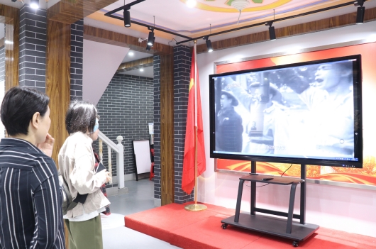 230412江門市自然資源局婦委會(huì)開展“巾幗心向黨，奮進(jìn)新征程”三八婦女活動(dòng) (2).jpg