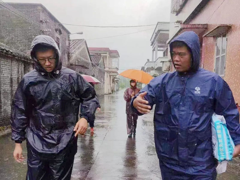 230424【第一書記風(fēng)采】崖門鎮(zhèn)田南村第一書記顏釗：扎根基層一線踐初心，蹚出強(qiáng)村富民新路徑 (1).jpg