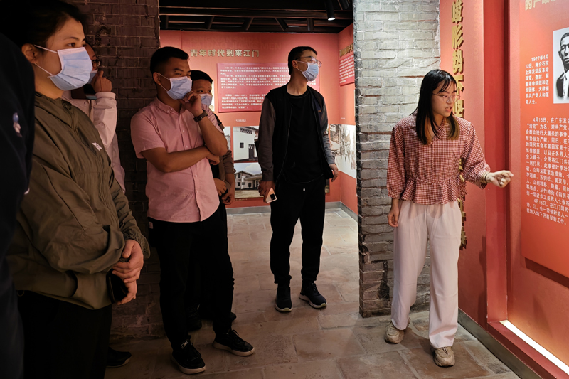 展青春風(fēng)采 建時代新功——江門市統(tǒng)計局團(tuán)支部開展青年主題拓展活動1 (2).jpg
