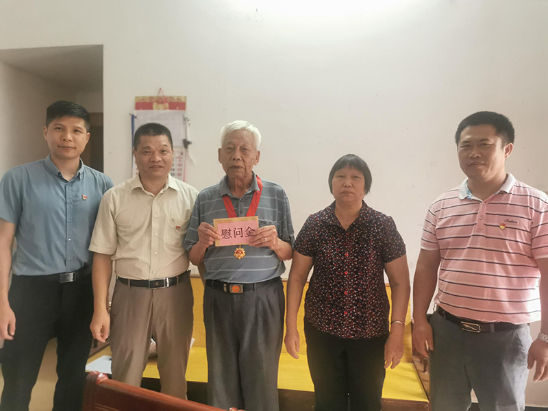 230703圍繞“五個一”推動“七一”主題黨日活動走深走實(shí) (13).jpg