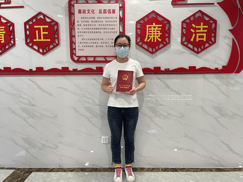 230703江門新會：不動產(chǎn)登記“辦不成事”反映專窗辦好了棘手“大紅本” (1).jpg
