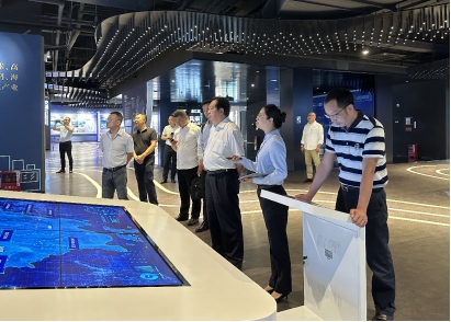 230803協(xié)鑫集團(tuán)一行蒞臨江門(mén)市規(guī)劃展覽館參觀 (2).jpg